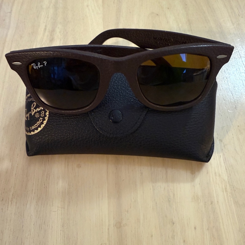 NWOT Ray-Ban Wayfarer Genuine Brown Leather Polorized Sunglasses